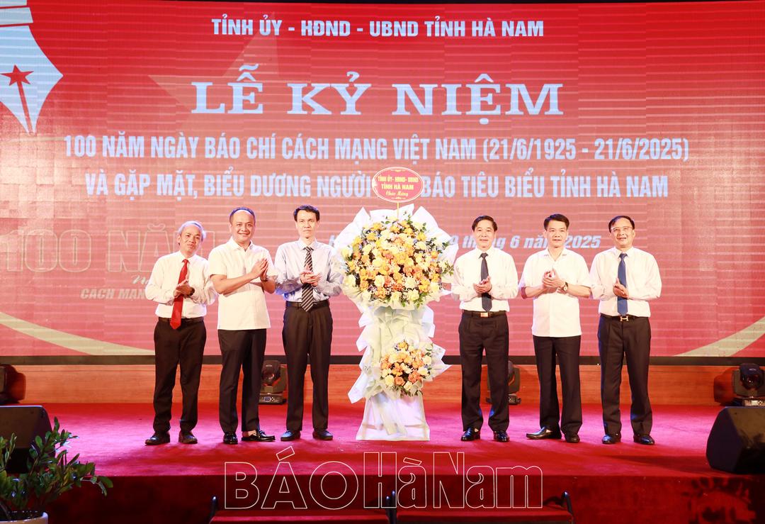 Kỷ niệm 100 năm Ngày Báo chí Cách mạng Việt Nam và biểu dương người làm báo tiêu biểu