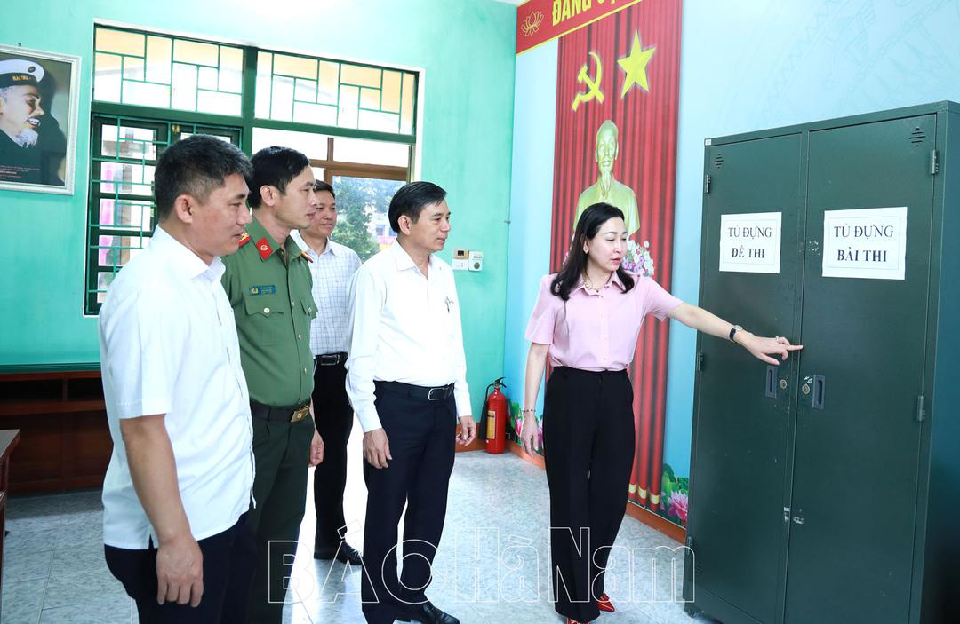 Đồng chí Phó Bí thư Thường trực Tỉnh ủy Đinh Thị Lụa kiểm tra công tác chuẩn bị Kỳ thi tốt nghiệp THPT năm 2025