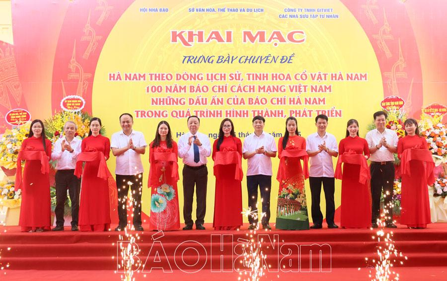 Khai mạc trưng bày chuyên đề “Hà Nam theo dòng lịch sử”, “Tinh hoa cổ vật Hà Nam” và "100 năm Báo chí cách mạng Việt Nam"