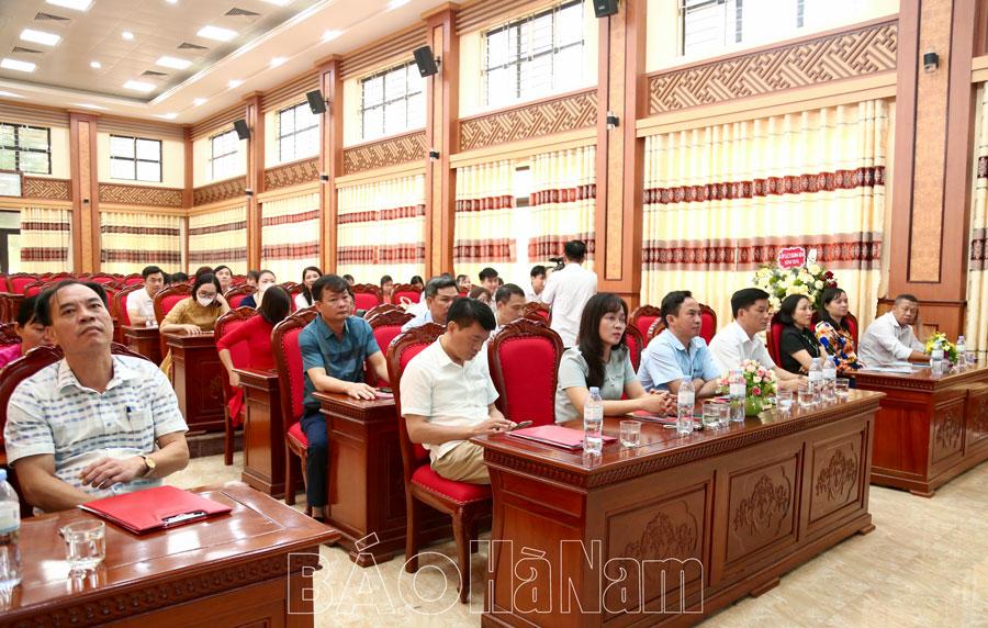 Bế giảng lớp trung cấp lý luận chính trị hệ tập trung