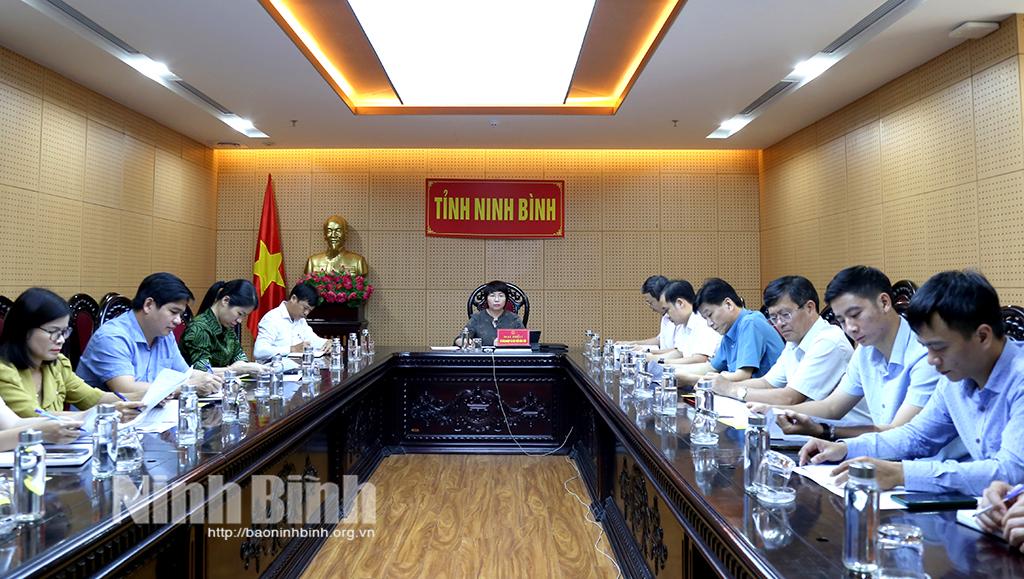 Các đại biểu dự hội nghị tại điểm cầu Ninh Bình.