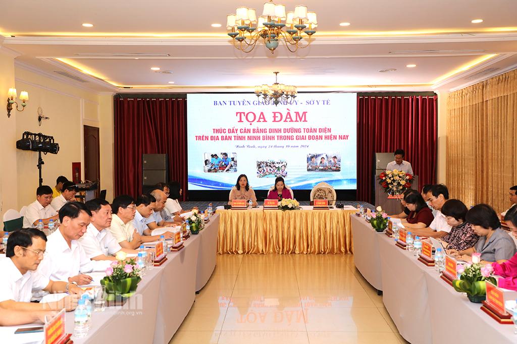 Quang cảnh buổi tọa đàm.