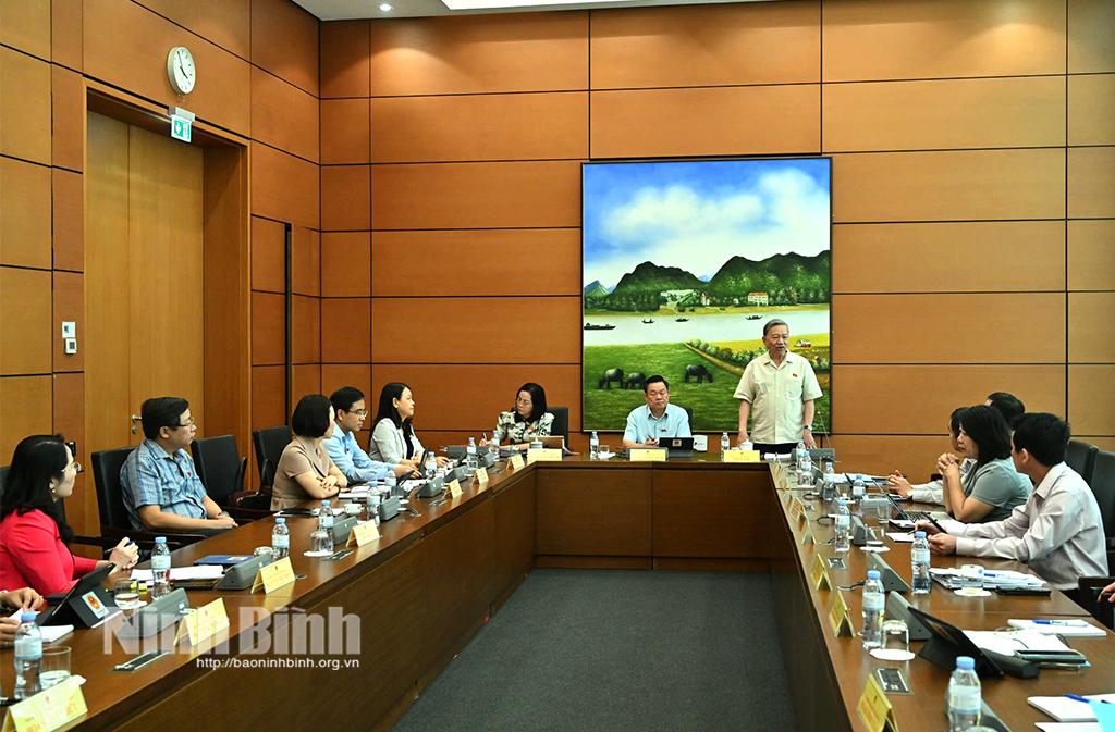 Đồng chí Tổng Bí thư Tô Lâm chủ trì thảo luận tại Tổ 12.