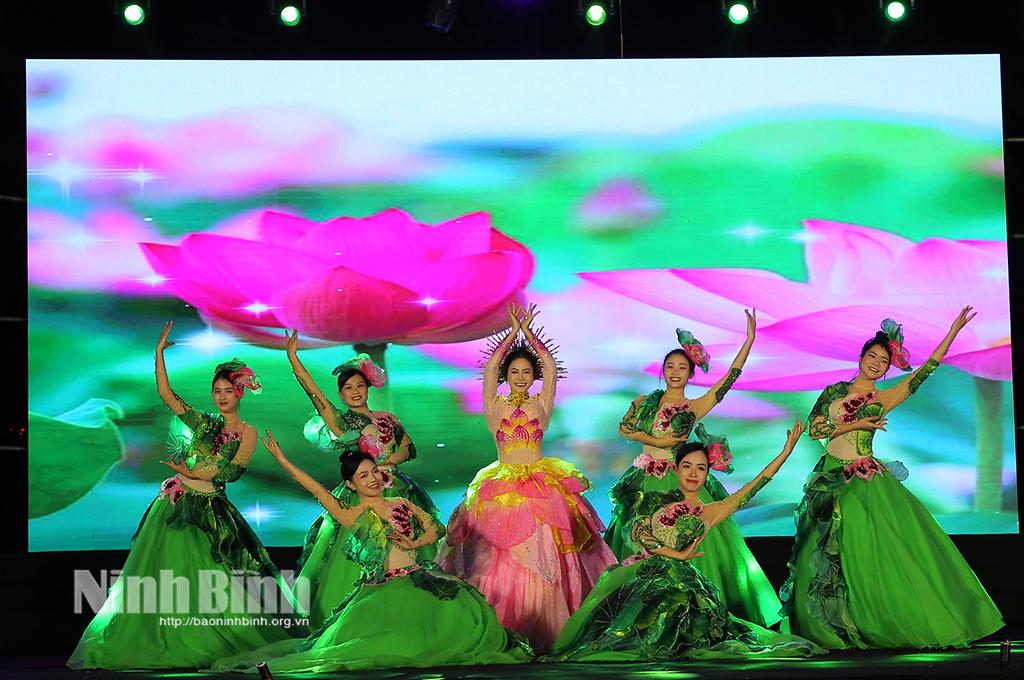 Một tiết mục văn nghệ tại Lễ bế mạc.