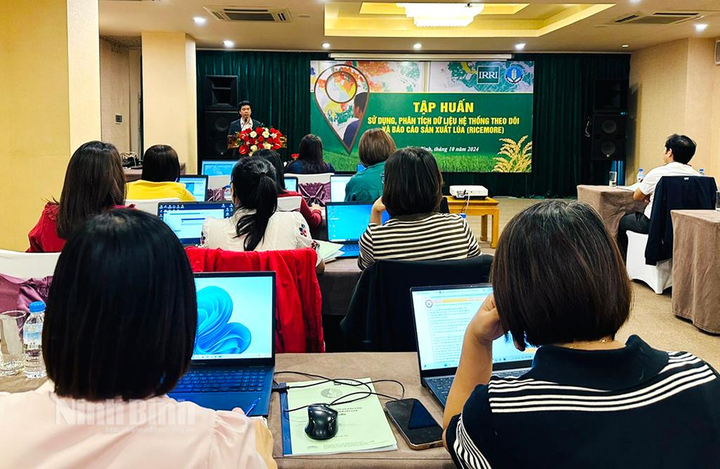 Quang cảnh lớp tập huấn.
