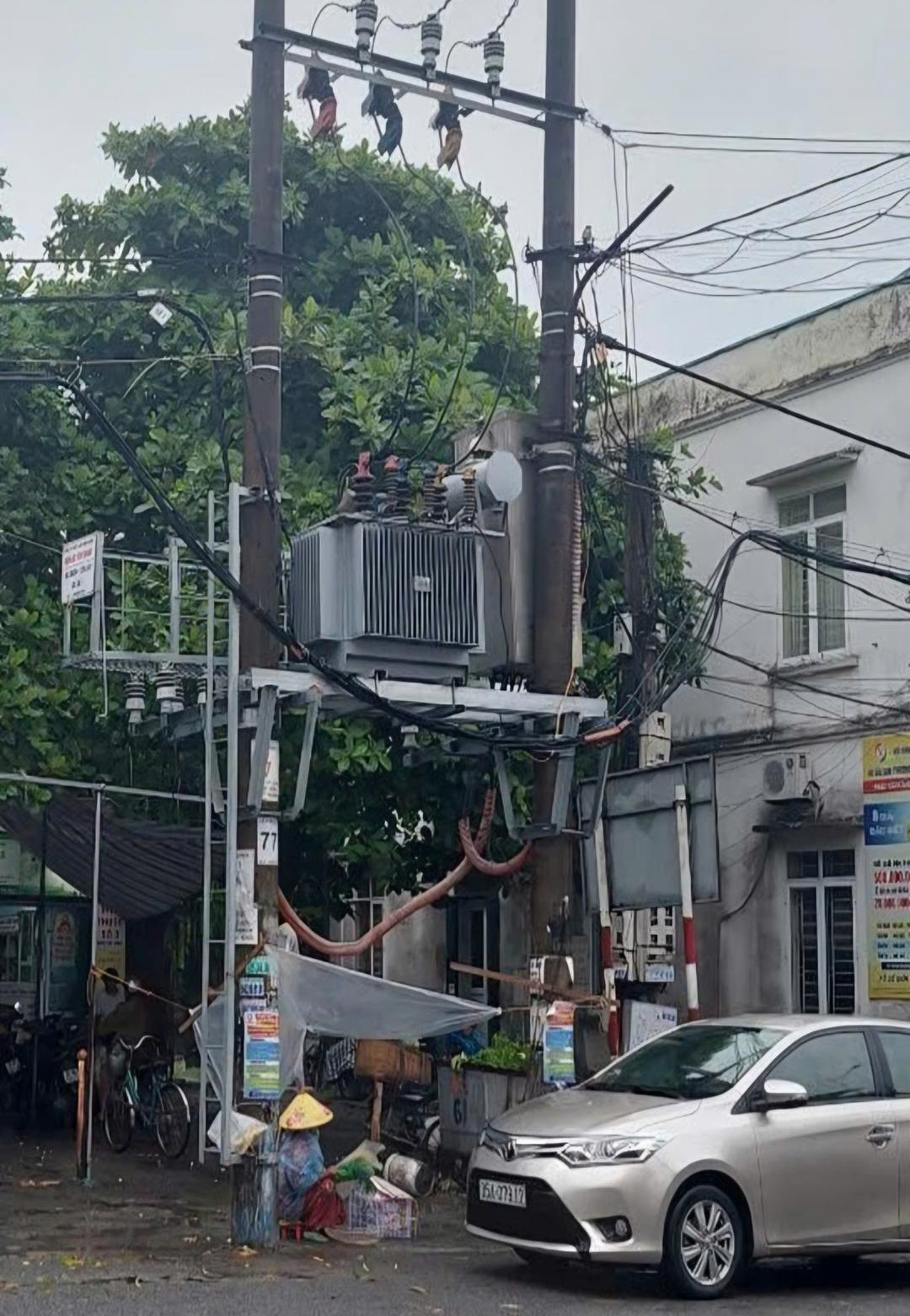Trạm biến áp phân phối tại khu vực huyện Yên Khánh bị chiếm dụng để bán hàng.