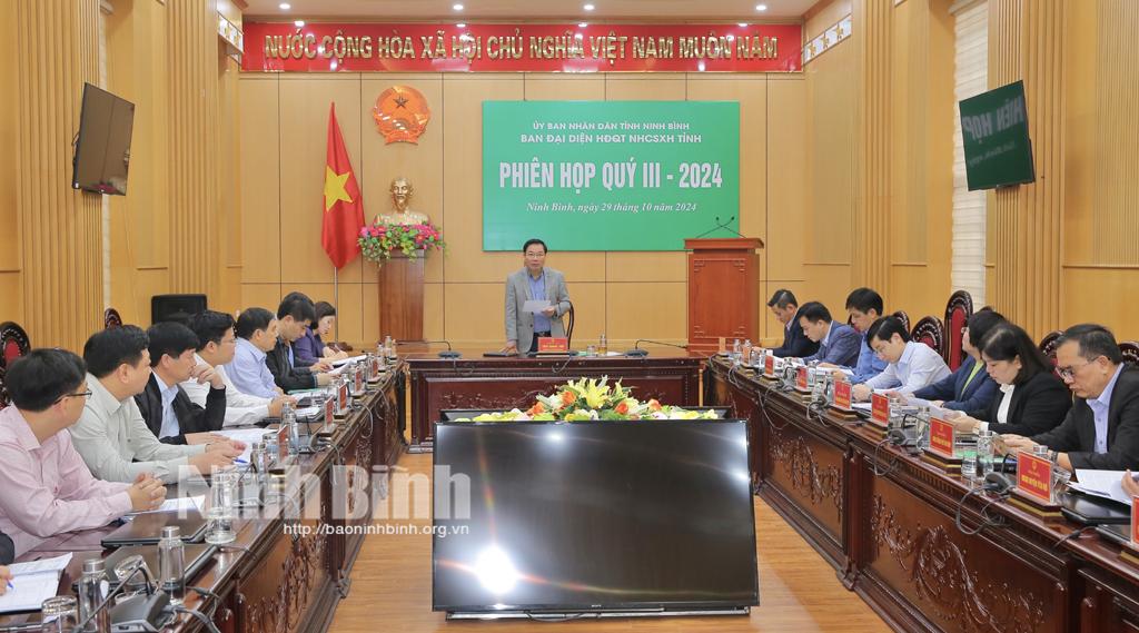 Đồng chí Tống Quang Thìn, Ủy viên Ban Thường vụ Tỉnh ủy, Phó Chủ tịch Thường trực UBND tỉnh chủ trì hội nghị.