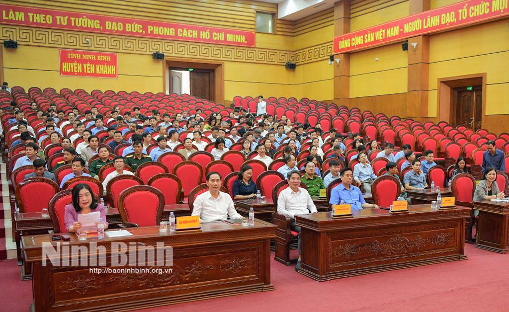 Các đại biểu dự hội nghị.