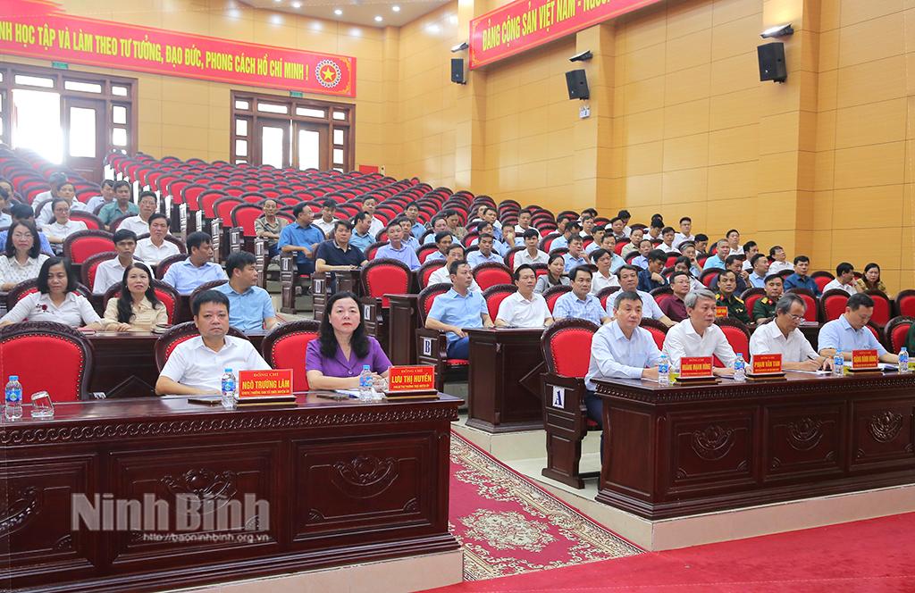 Các đại biểu dự hội nghị.