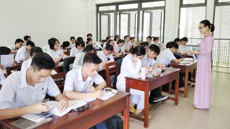 Một trong những điều kiện xét thăng hạng giáo viên trung học phổ thông hạng II là có 03 năm công tác liền kề trước năm dự xét thăng hạng được xếp loại hoàn thành tốt nhiệm vụ trở lên. Báo Chính phủ