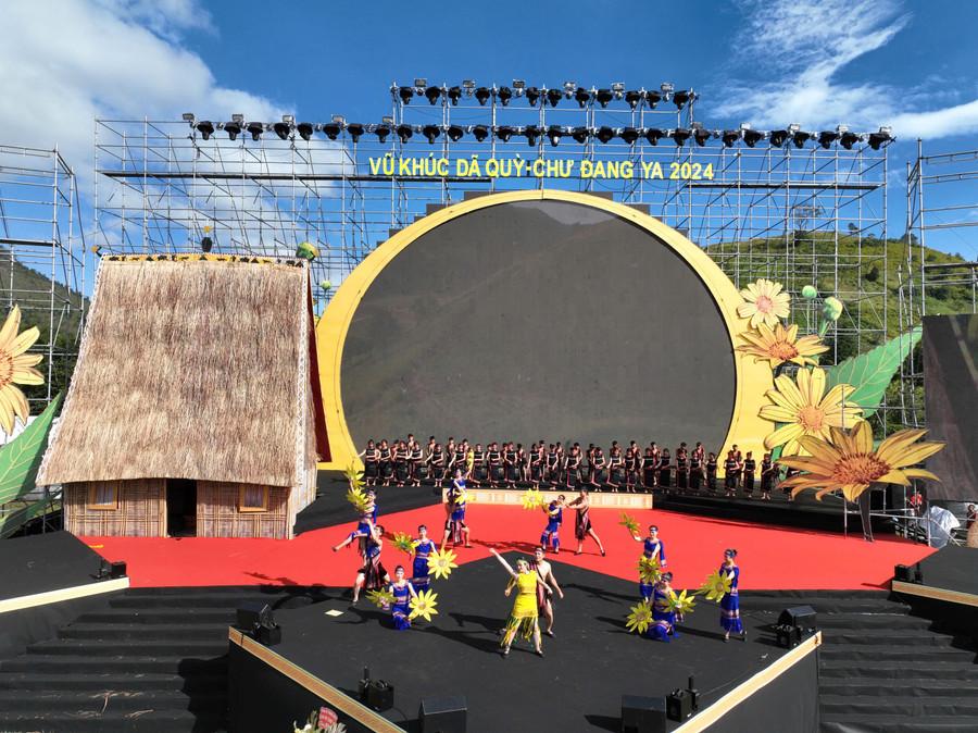 Khai mạc Tuần lễ Hoa dã quỳ-Núi lửa Chư Đang Ya 2024.