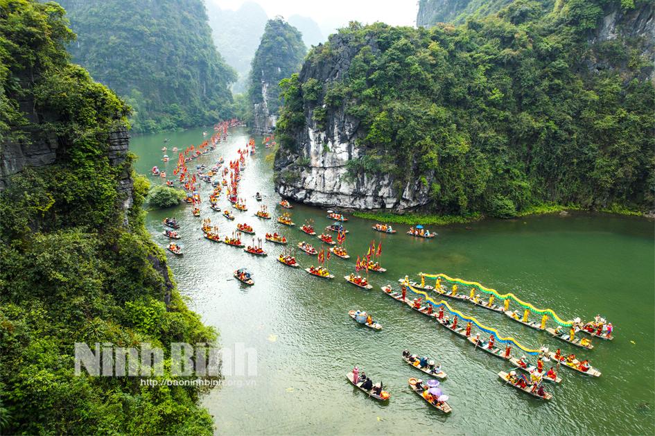 Lễ hội Tràng An (Ninh Bình). Ảnh: PV