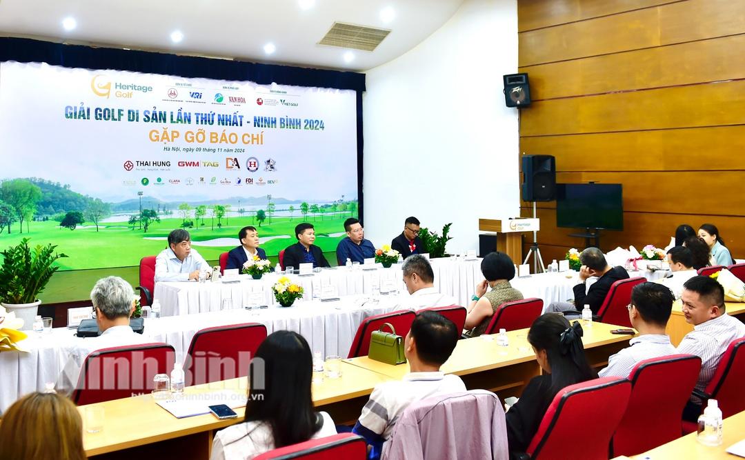 Quang cảnh họp báo.