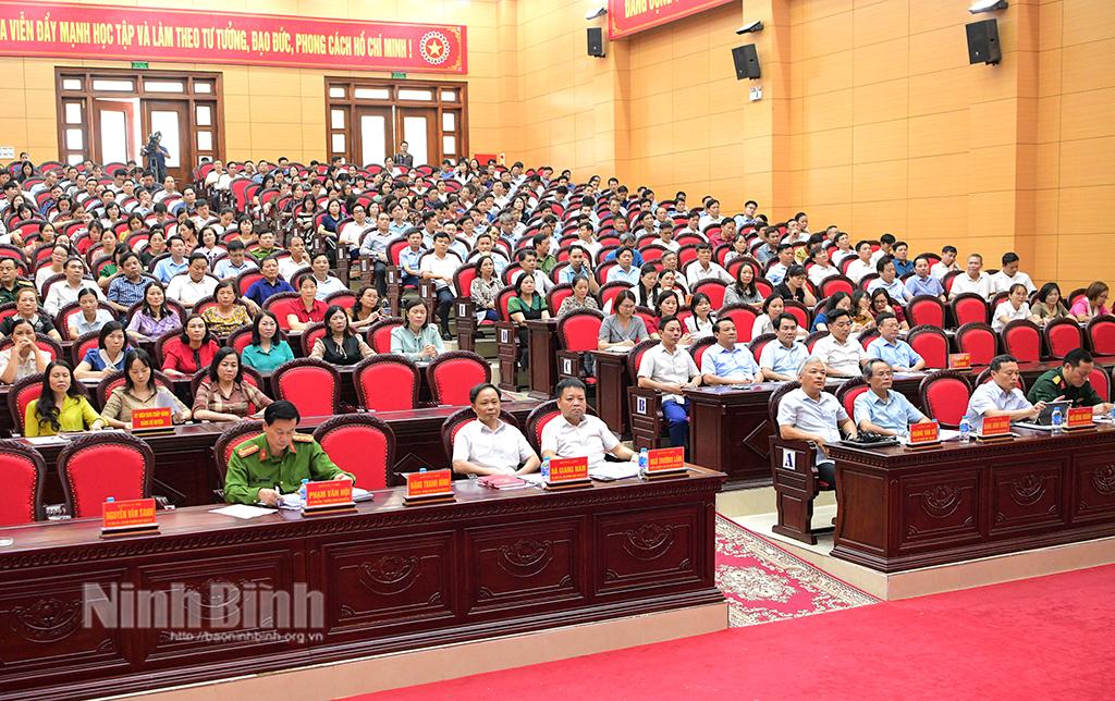 Các đại biểu dự hội nghị.