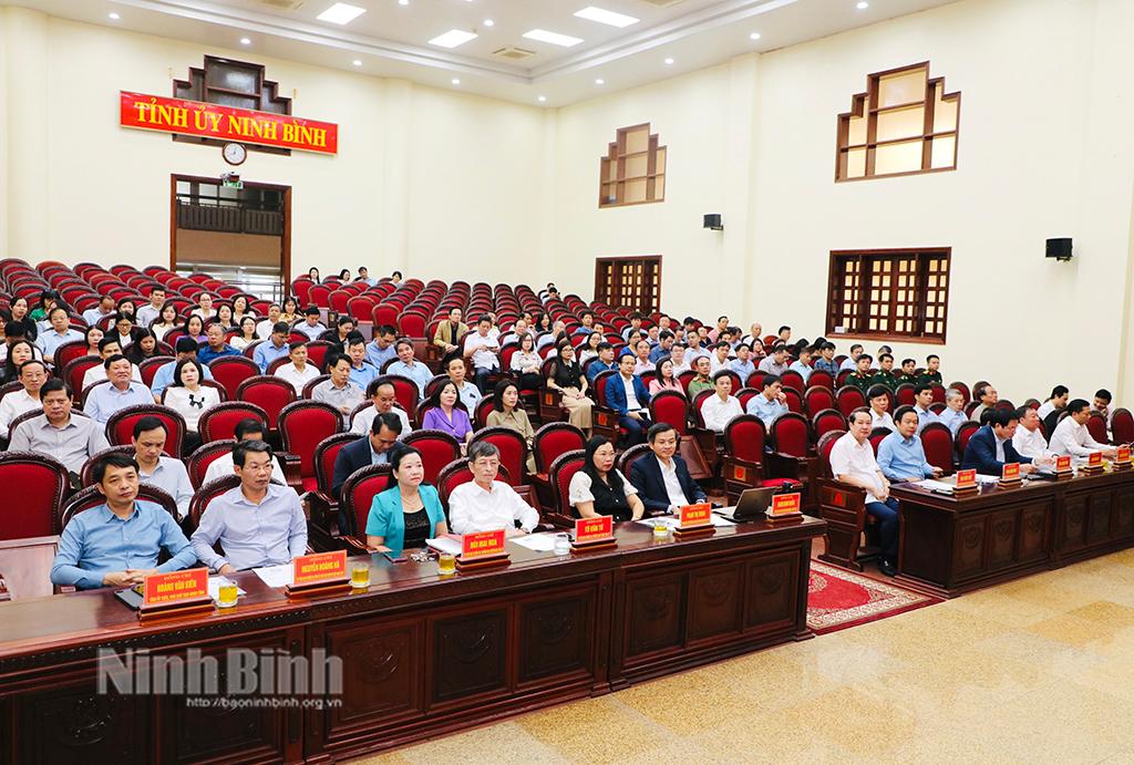 Các đại biểu dự hội nghị.