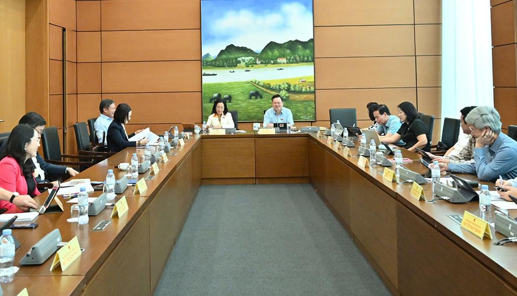 Đoàn ĐBQH tỉnh Ninh Bình tham gia thảo luận tại Tổ 12.