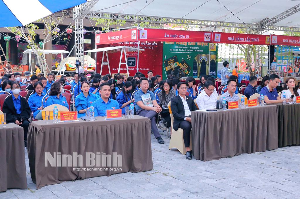 Các đại biểu và đông đảo thanh niên dự ngày hội.