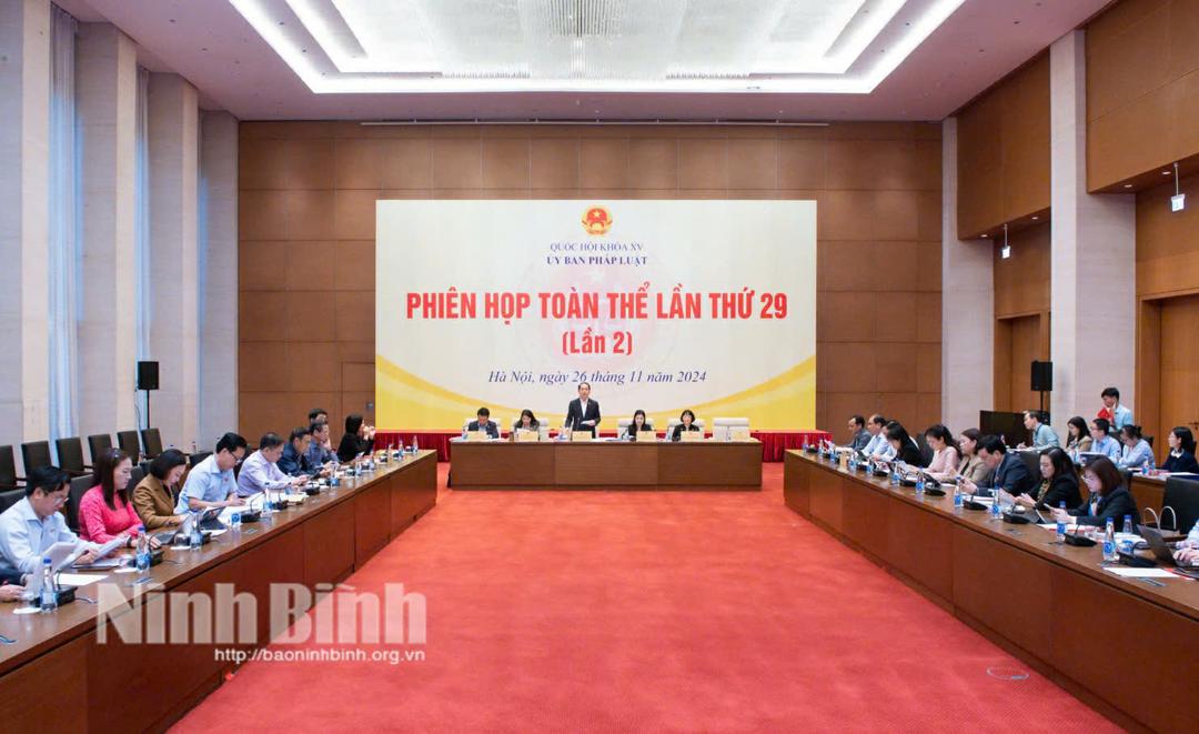 Quang cảnh phiên họp.