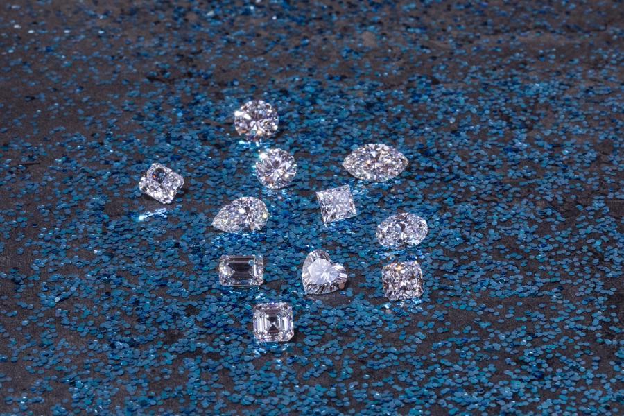 Kim cương nhân tạo có cấu trúc về mặt hóa học giống hệt với kim cương được đào lên từ lòng đất. Ảnh: VnEconomy