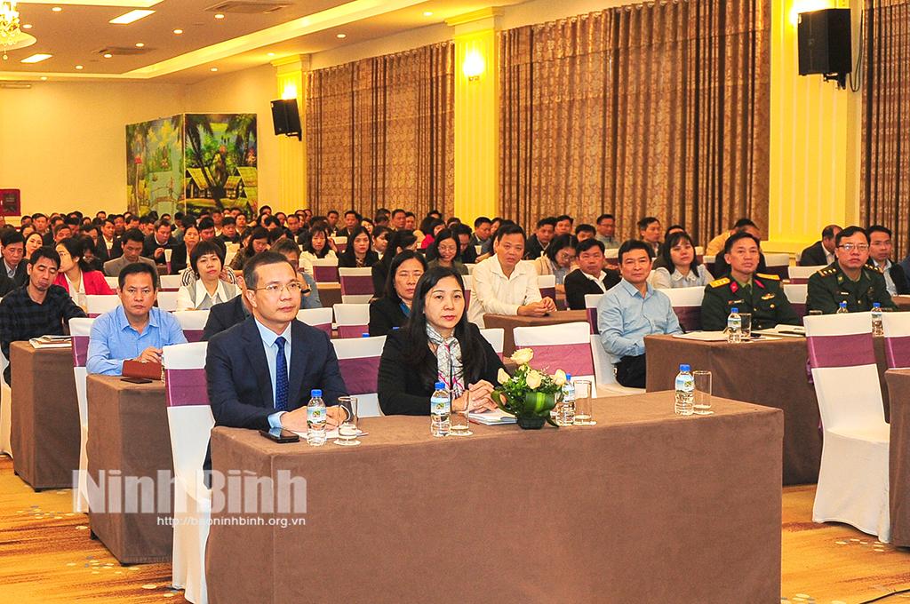 Các đại biểu dự hội nghị.