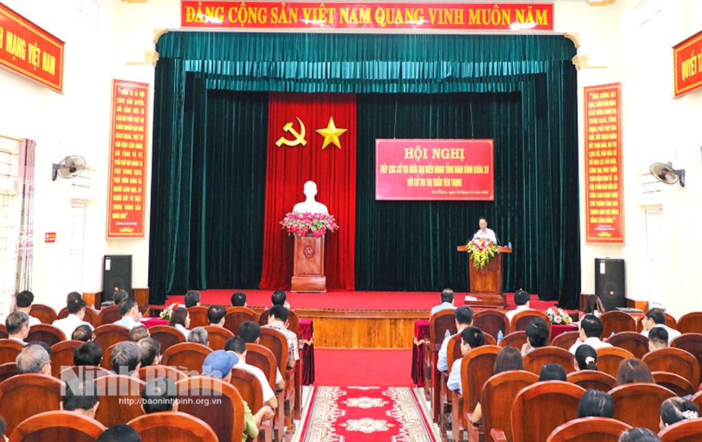 Đại biểu HĐND tỉnh tiếp xúc với cử tri thị trấn Yên Thịnh (Yên Mô). Ảnh: Đức Lam