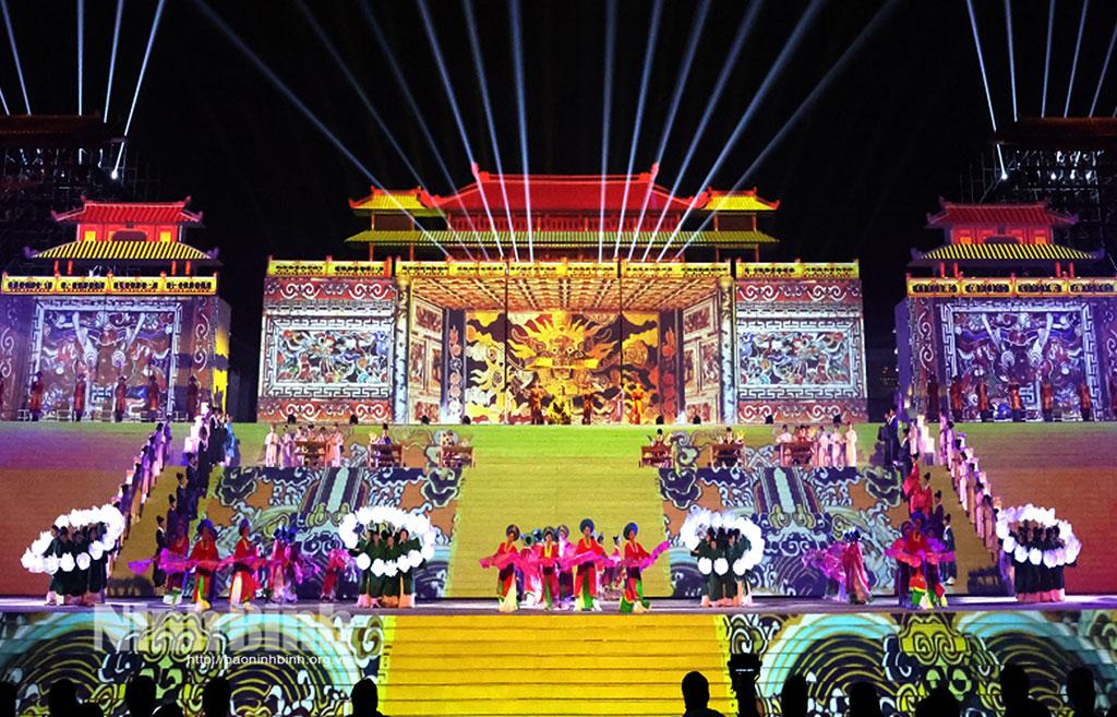 Chương trình nghệ thuật tại Festival Ninh Bình lần thứ III năm 2024. Ảnh: Minh Quang