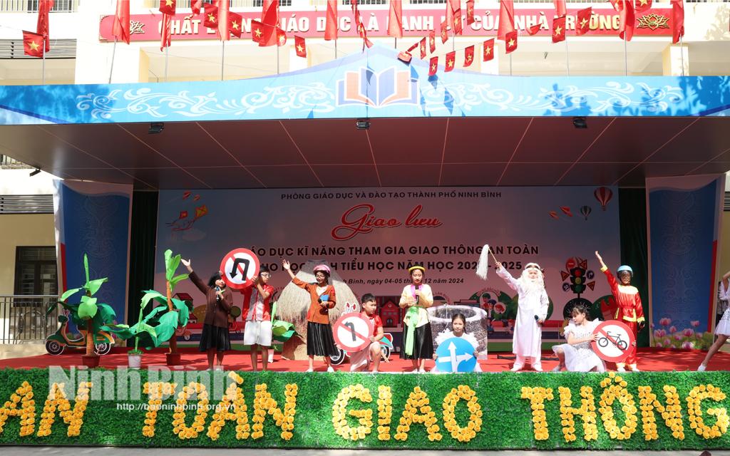 Phần thi năng khiếu của học sinh Trường tiểu học Đinh Tiên Hoàng.