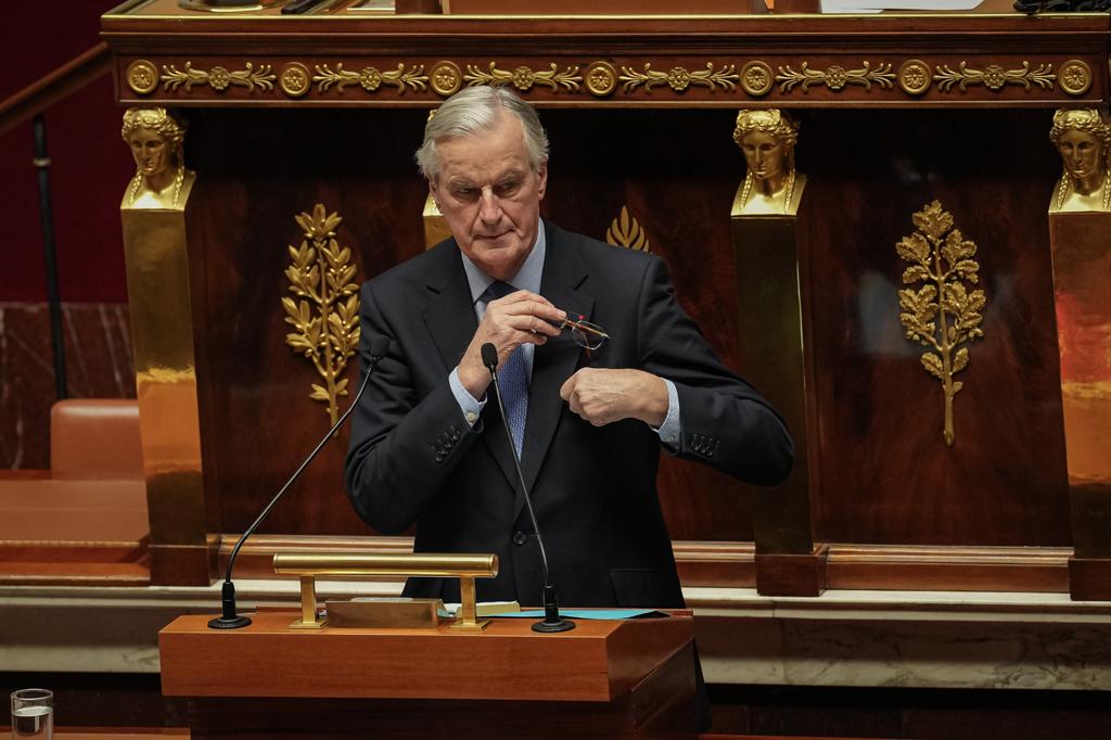 Thủ tướng Michel Barnier trong phiên bỏ phiếu bất tín nhiệm tại Quốc hội ở Paris ngày 4/12/2024. Ảnh THX/TTXVN