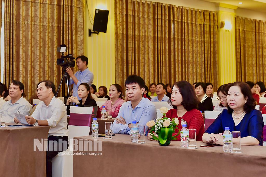 Các đại biểu dự hội nghị.