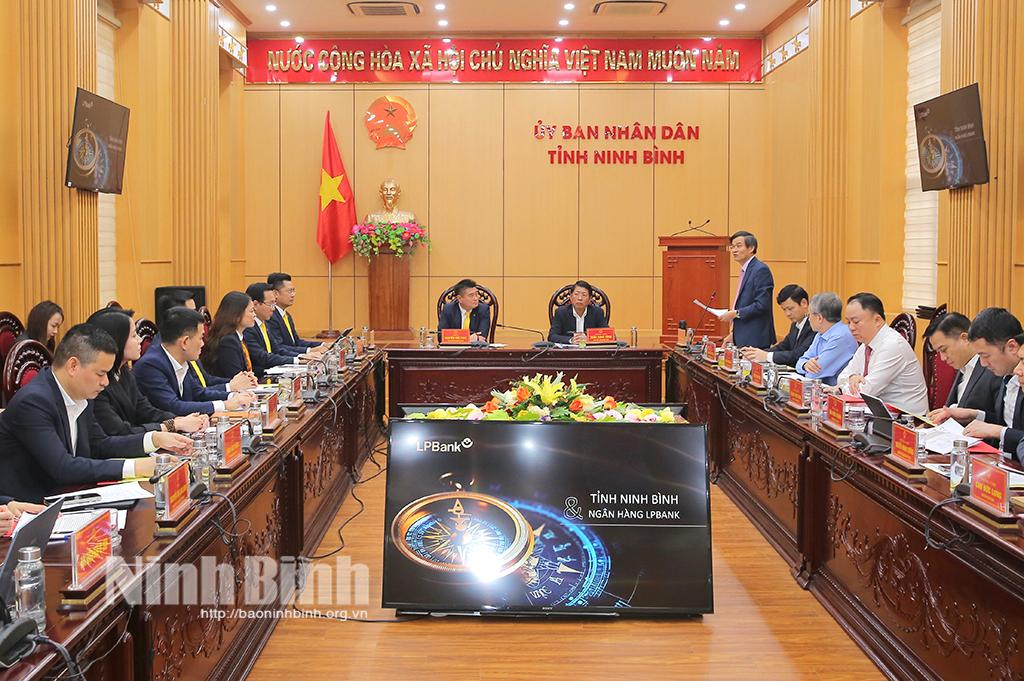 Quang cảnh buổi làm việc.