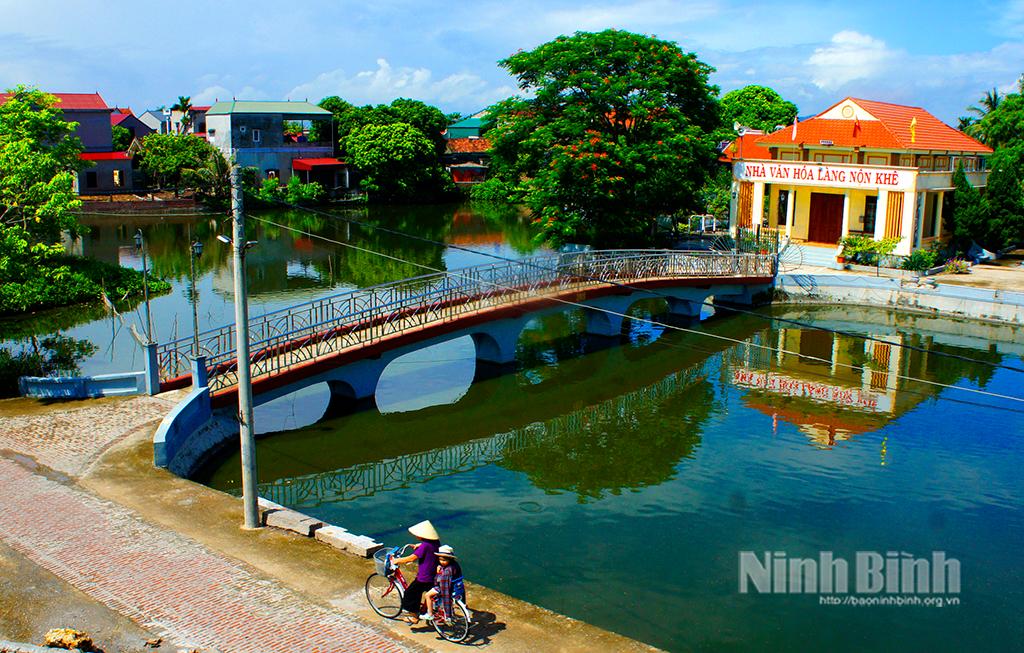 Trong quá trình xây dựng nông thôn mới, Ninh Bình vẫn giữ được những nét văn hóa truyền thống của làng quê Việt. Trong ảnh: Diện mạo NTM xã Yên Từ (Yên Mô). Ảnh: Anh Tuấn