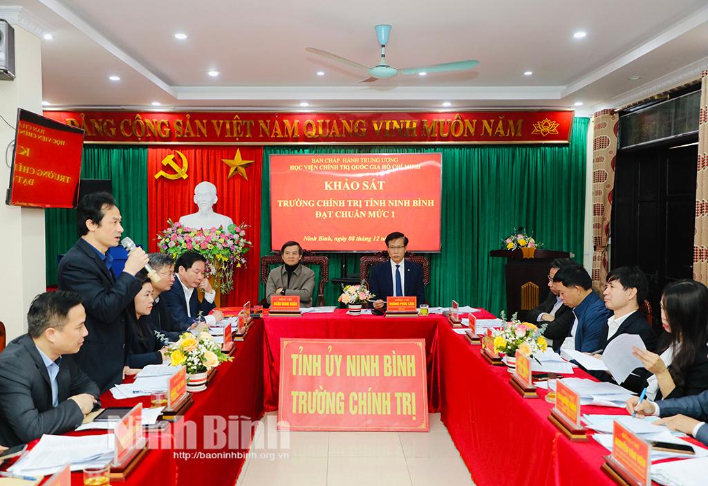 Quang cảnh buổi làm việc.