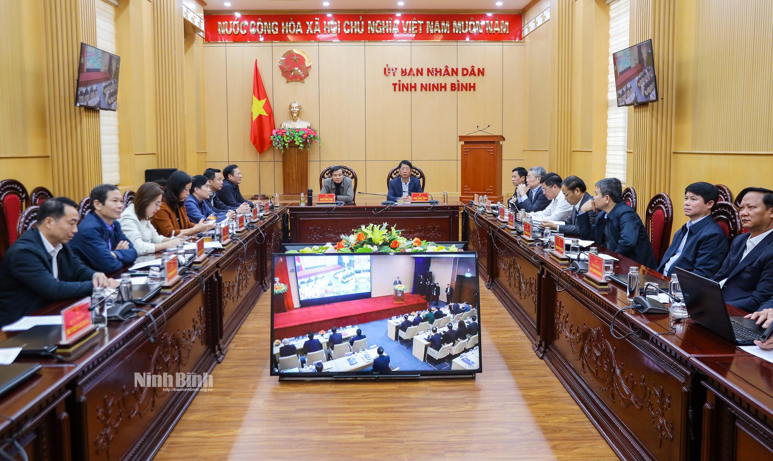 Các đại biểu dự hội nghị tại điểm cầu Ninh Bình.