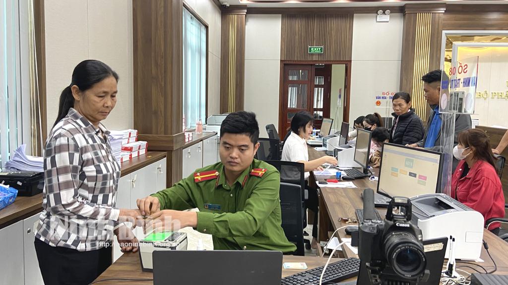 Cung cấp định danh điện tử mức độ 2 cho công dân tại Bộ phận Tiếp nhận và trả kết quả huyện Nho Quan.