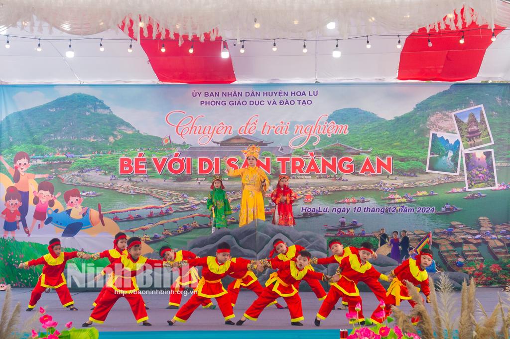 Tiết mục văn nghệ tại Chuyên đề.