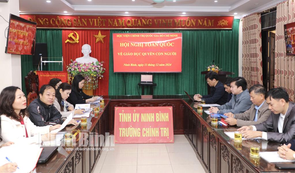 Các đại biểu dự hội nghị tại điểm cầu tỉnh Ninh Bình.