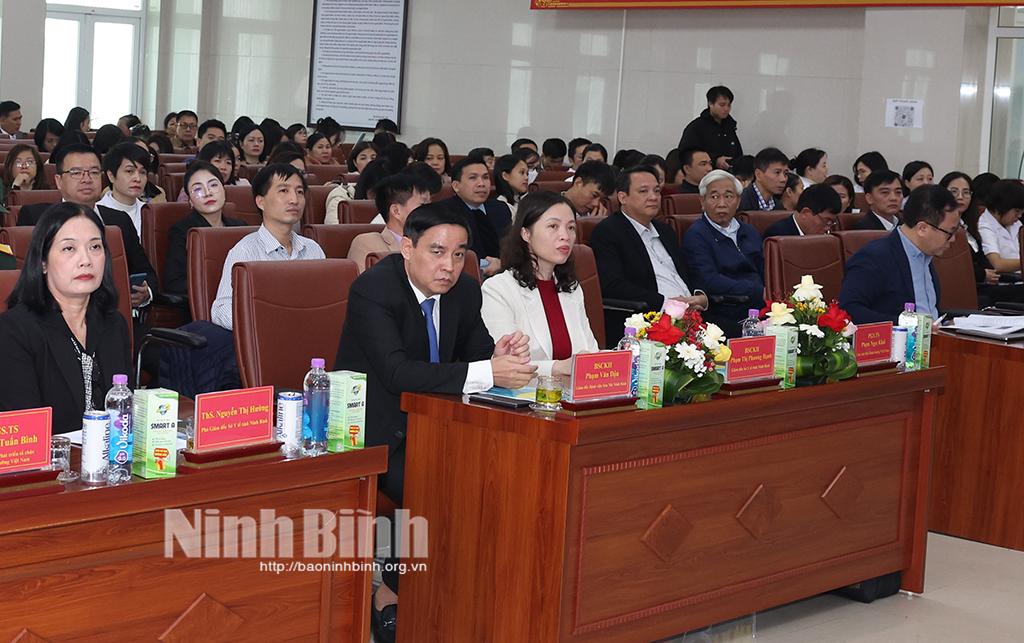 Các đại biểu dự hội thảo.