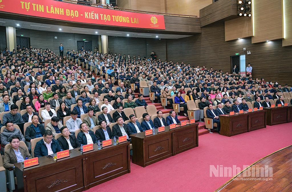 Các đại biểu dự hội nghị.