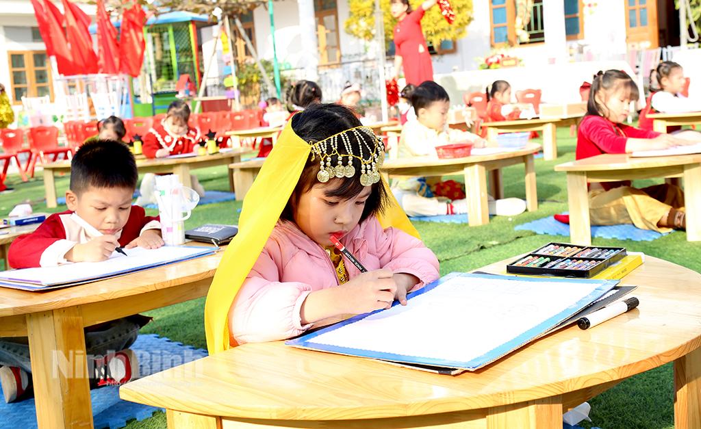 Thi vẽ tranh “Ước mơ của bé”.