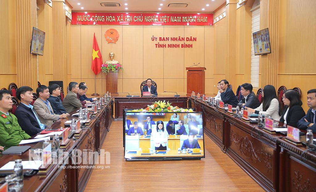 Các đại biểu dự hội nghị tại điểm cầu Ninh Bình.
