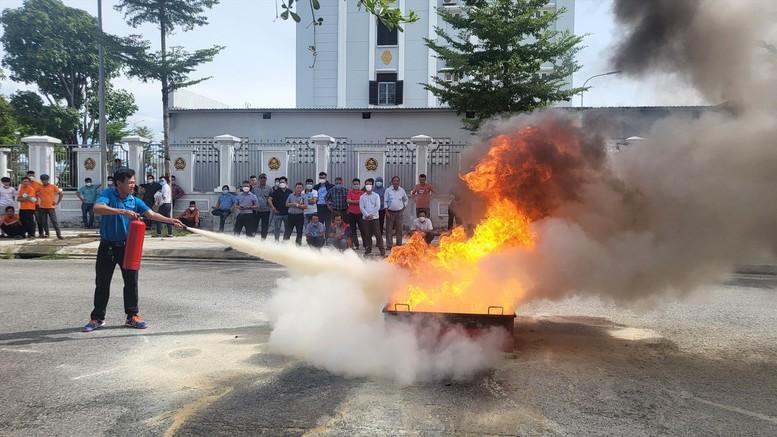 Thủ tướng yêu cầu thường xuyên tập huấn kỹ năng thoát nạn, chữa cháy, phổ biến kiến thức, quy định của pháp luật về điều kiện an toàn PCCC đối với từng công trình, cơ sở, nhà ở, nhà ở kết hợp sản xuất, kinh doanh. VPG