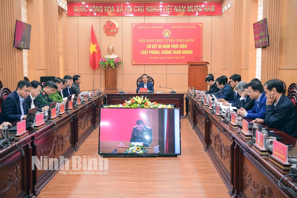 Các đại biểu dự hội nghị tại điểm cầu Ninh Bình.