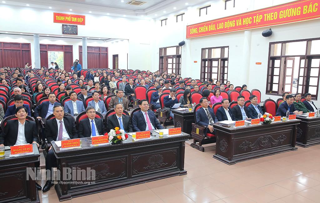 Các đại biểu dự hội nghị.