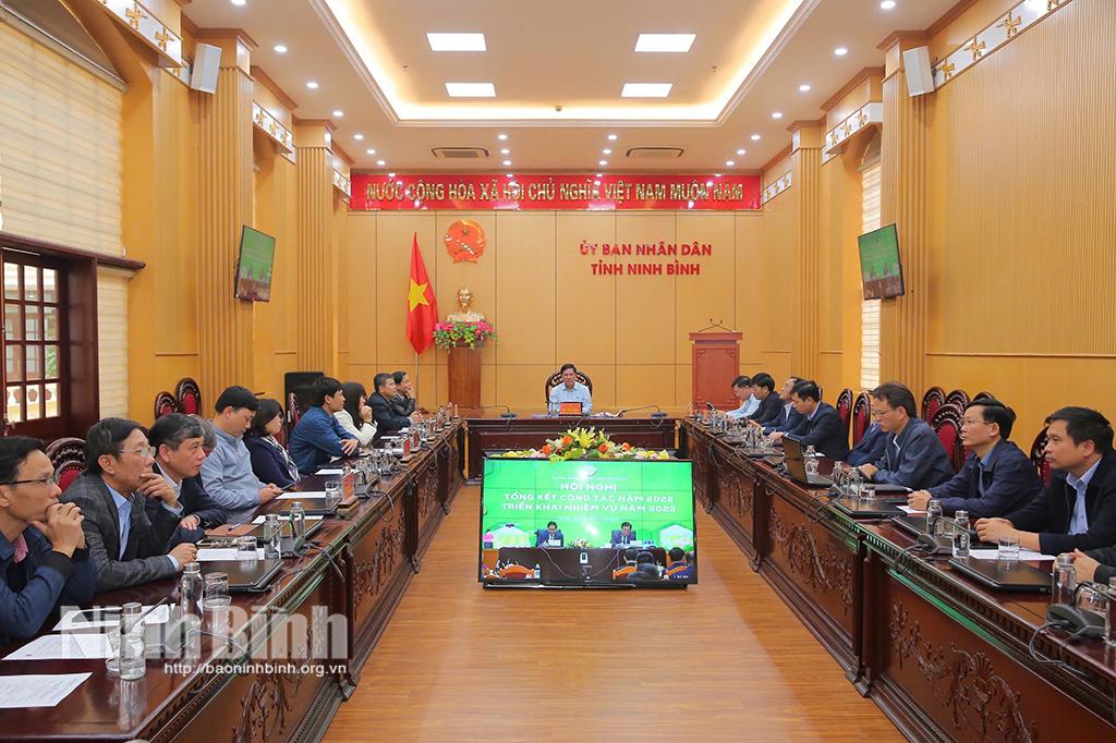 Các đại biểu dự hội nghị tại điểm cầu Ninh Bình.