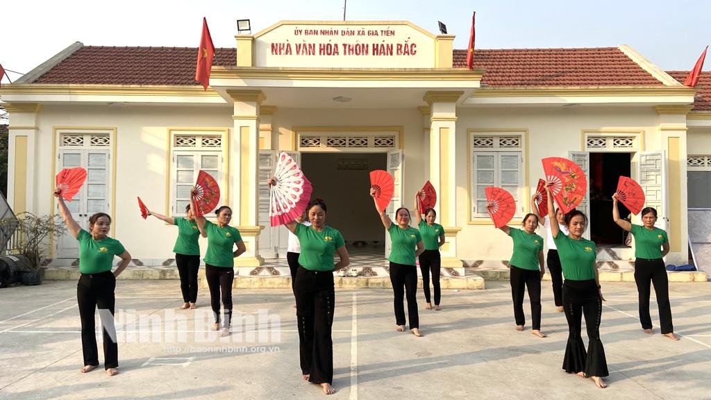 Thành viên CLB văn hóa, văn nghệ, thể dục thể thao thôn Hán Bắc, xã Gia Tiến (Gia Viễn) tập luyện thường xuyên tại Nhà văn hóa thôn.