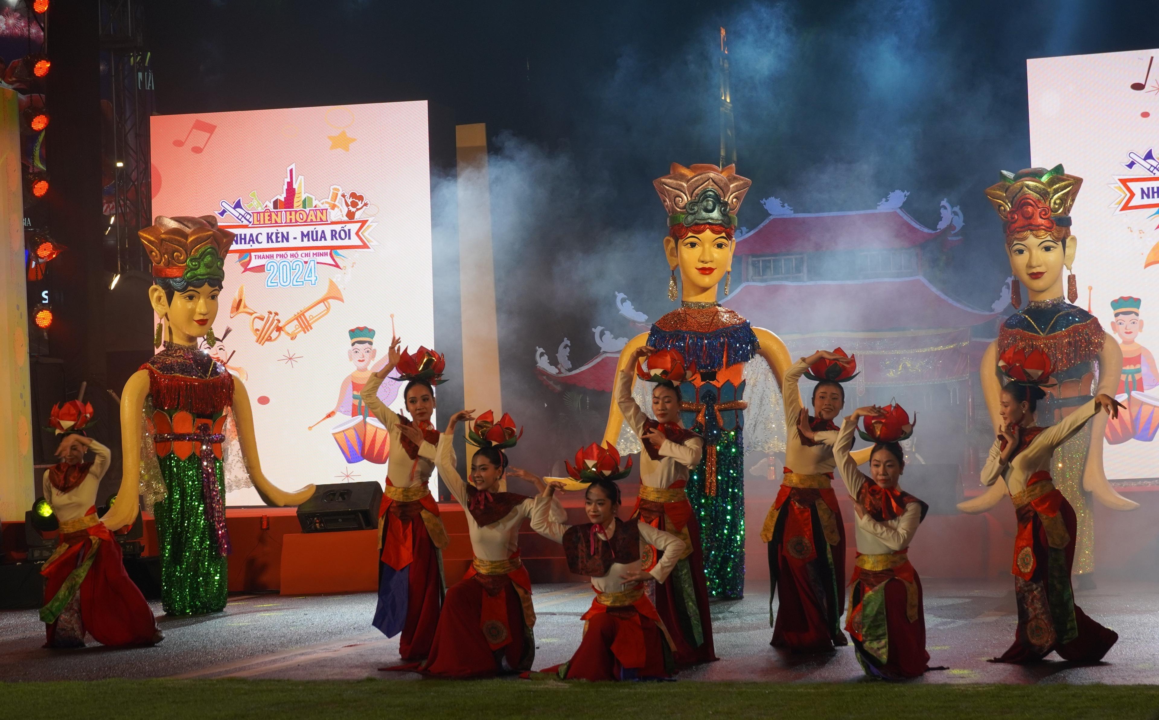 Tiết mục biểu diễn tại Liên hoan.