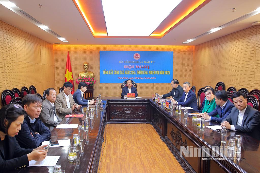 Các đại biểu dự hội nghị tại điểm cầu Ninh Bình.