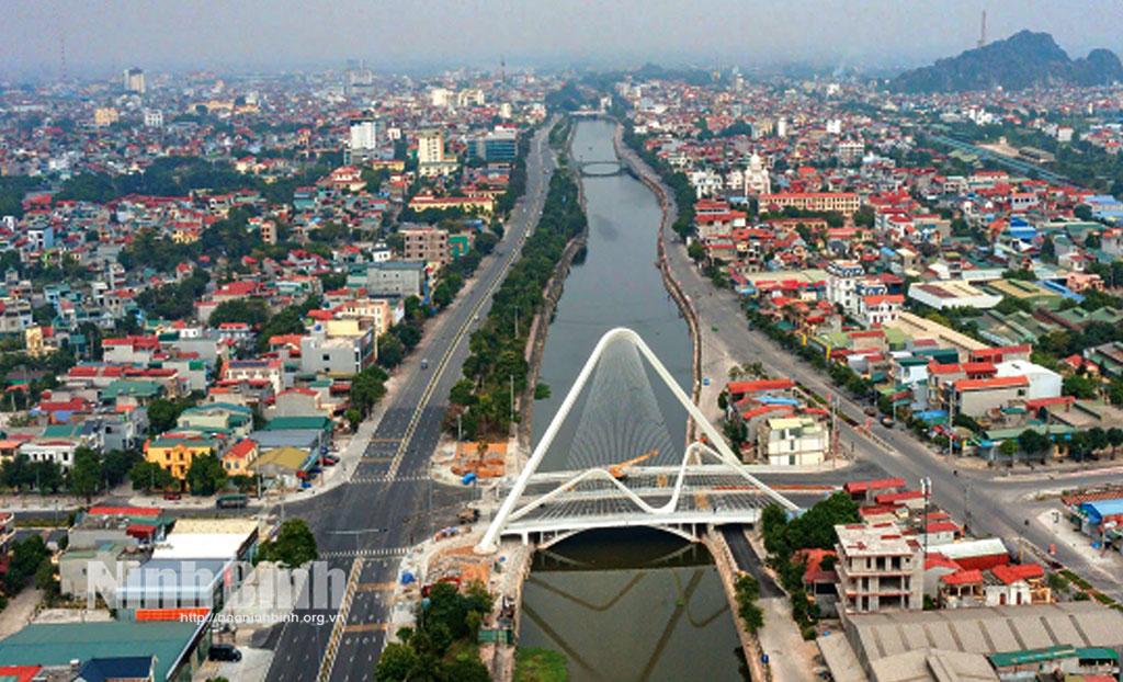 Cầu vượt sông Vân. Ảnh: Ngọc Linh