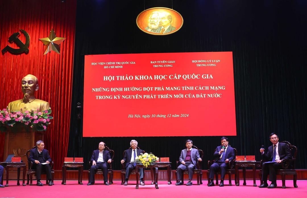 Toạ đàm bàn tròn về định hướng đột phá mang tính cách mạng trong kỷ nguyên phát triển mới của đất nước.