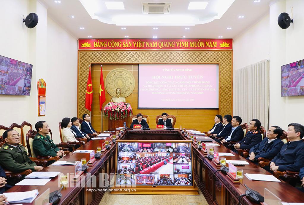 Các đại biểu dự hội nghị tại điểm cầu Ninh Bình.